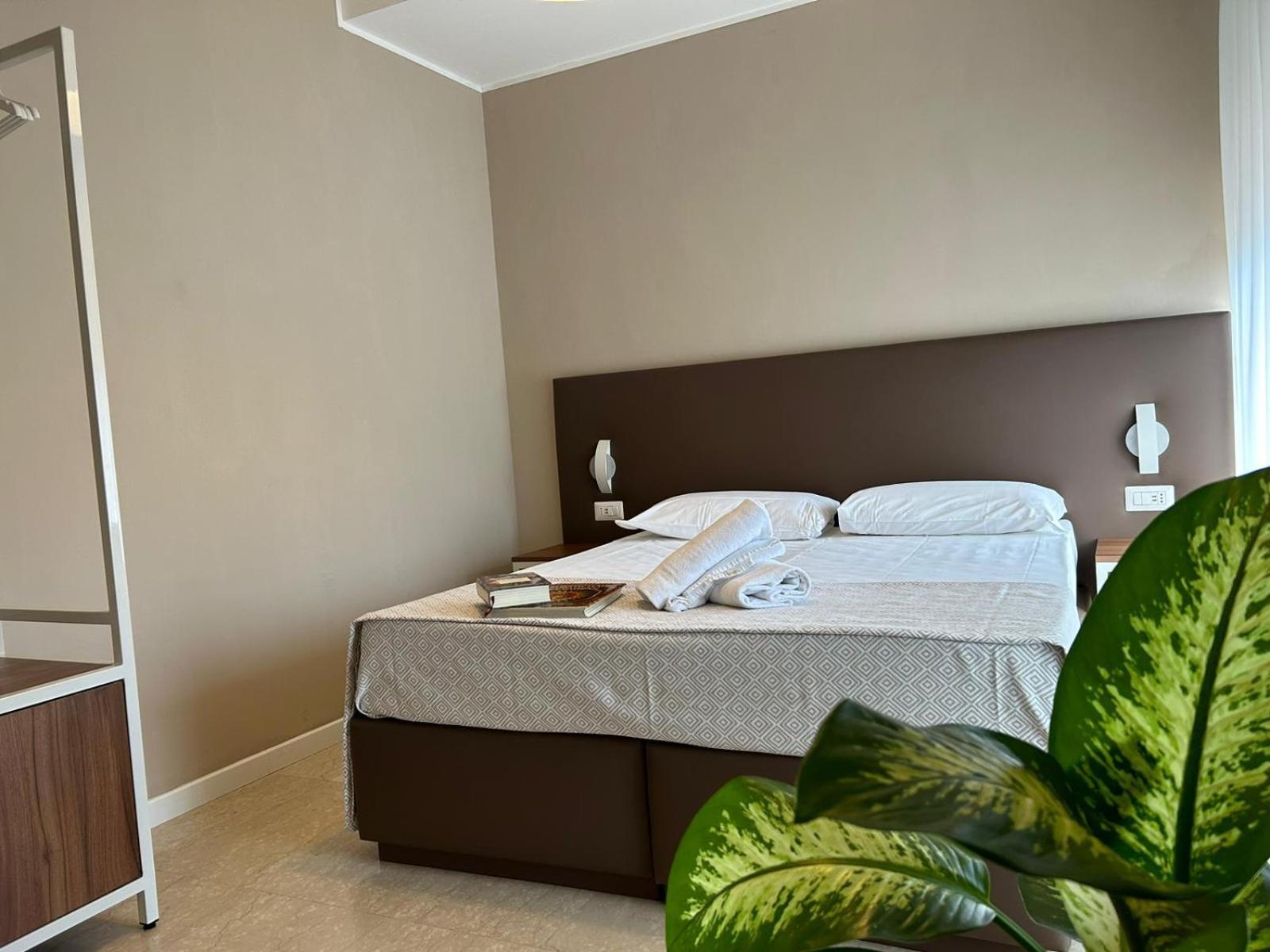 Double Room,1543669063:JPEG
